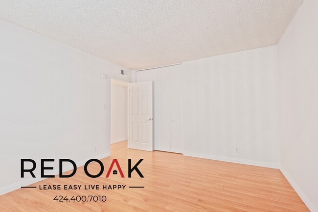 Building Photo - 511 N Kenmore Ave