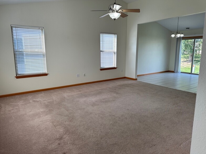 Building Photo - 1547 N Redhawk Dr