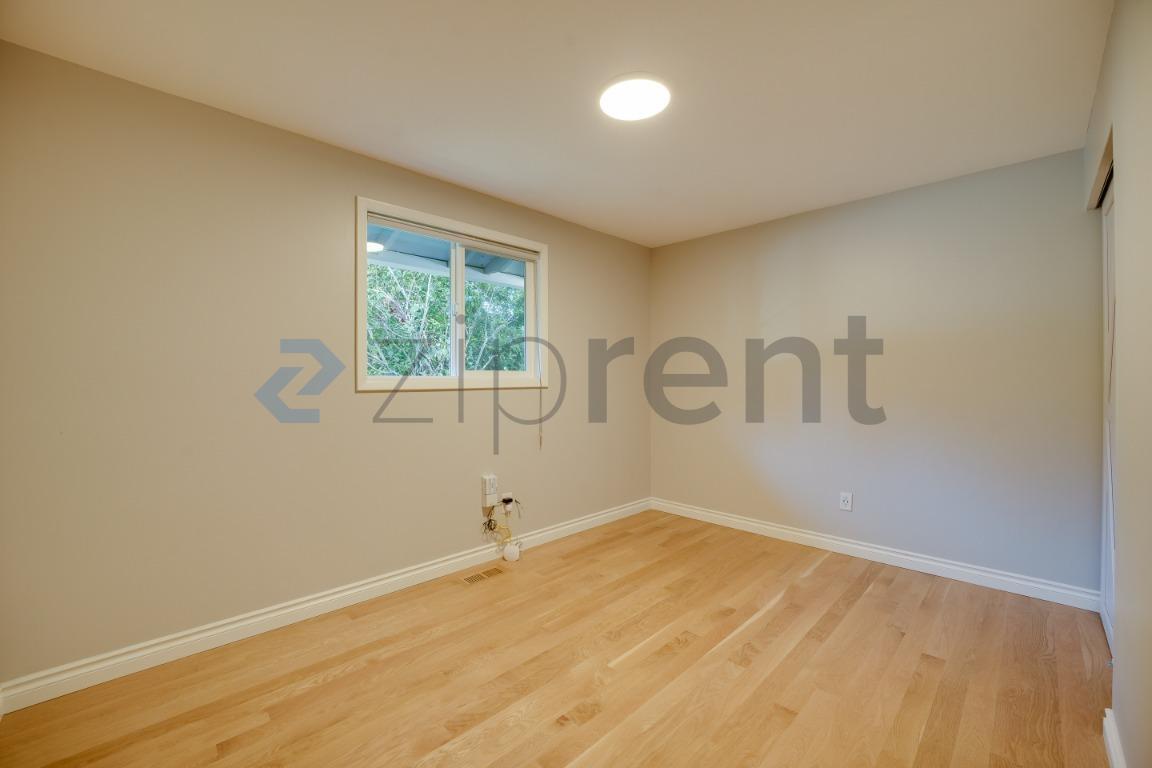 Building Photo - Unit