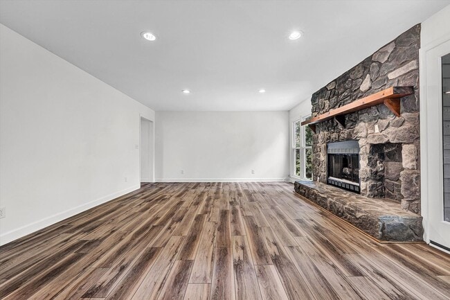 Building Photo - Beautiful home in Chestnut Creek