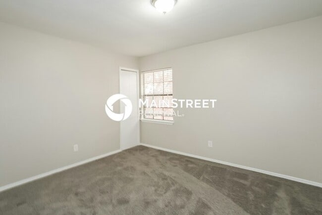 Building Photo - 3 Bedroom Pet-Friendly Home in The Colony, TX with Main Street Renewal