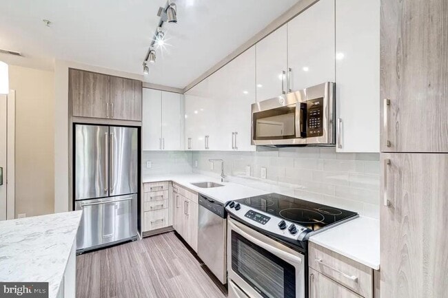 Building Photo - 145 Riverhaven Dr