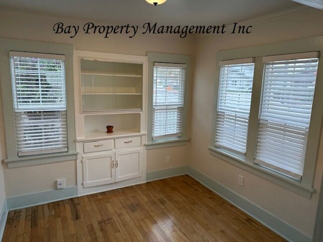 Building Photo - Charming 2 Bedroom, 2 Bath Home with Beaut...