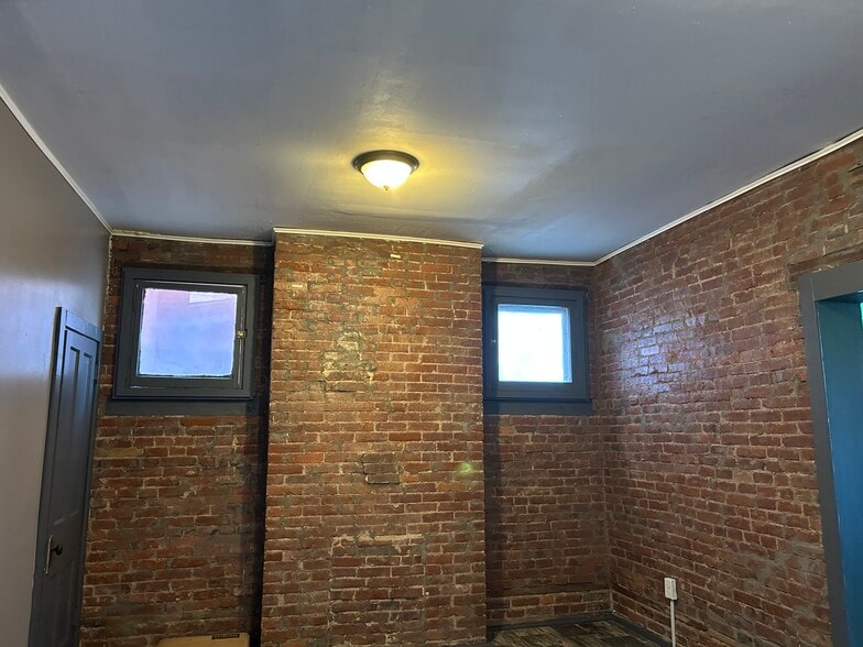 Living/Dining room - 239 Zara St