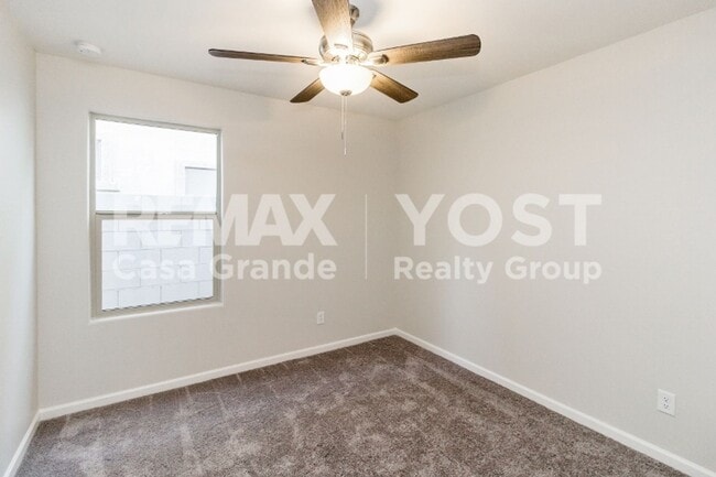 Building Photo - Bright & Modern Living with Open Layout & Backyard Space