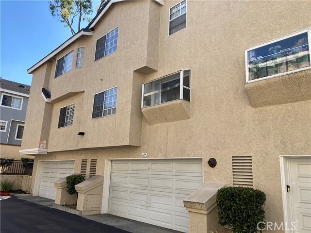 Building Photo - 2300 Maple Ave