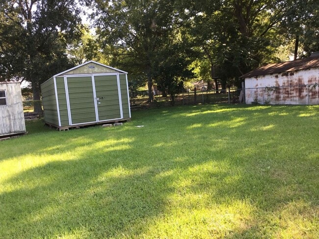 Building Photo - 535 Hillebrandt St