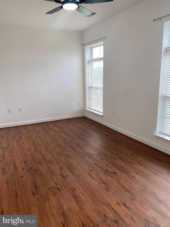 Building Photo - 820 Belmont Bay Dr