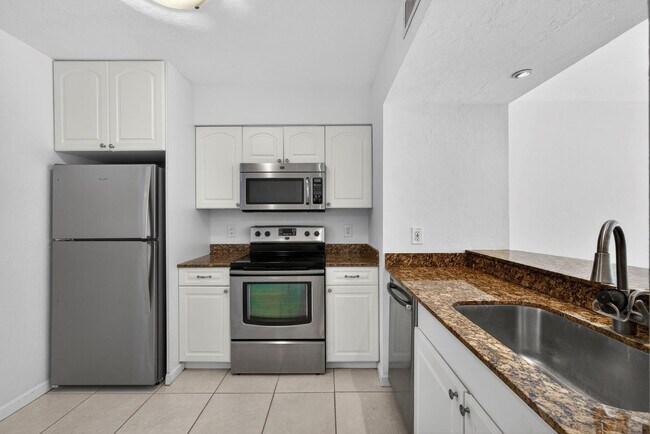 Building Photo - 1120 Lake Shore Dr