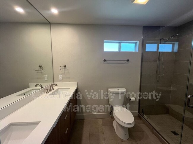 Building Photo - 835 Nueva Vista Dr S