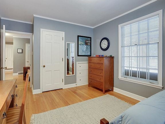 Building Photo - "Charming 3-Bed Home with Granite Elegance...