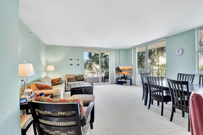 Building Photo - 700 E Boynton Beach Blvd