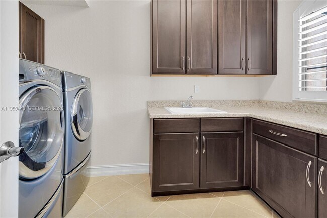 Building Photo - 8944 Little Falls Way