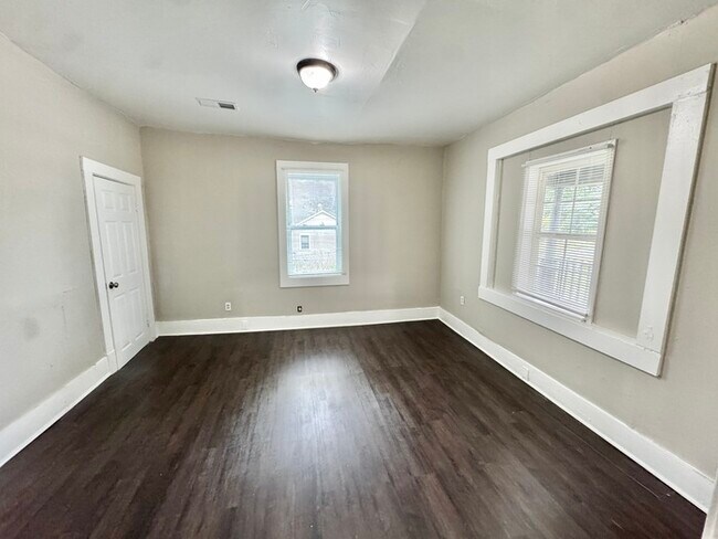 Building Photo - 1584 Rayburn St