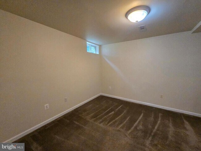 Building Photo - 832 Fox Den Rd