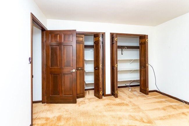 Building Photo - Charming home with Golf Course Views!!!
