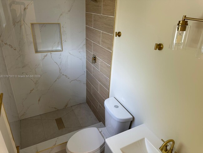 Building Photo - 750 S 61st Terrace
