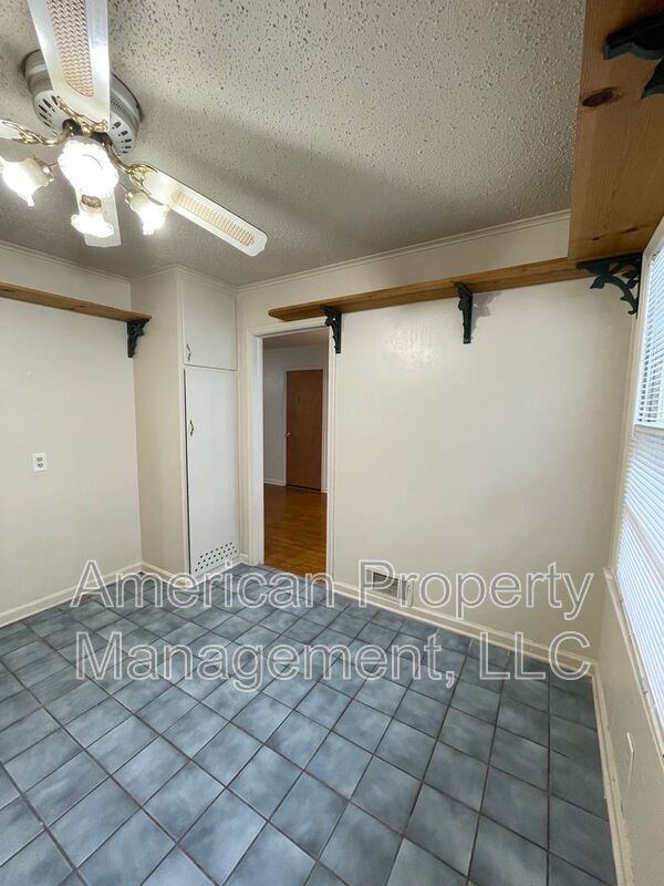 Building Photo - 2505 S Quebec Ave