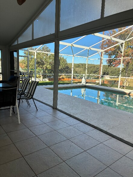 Building Photo - 867 Park Valley Cir