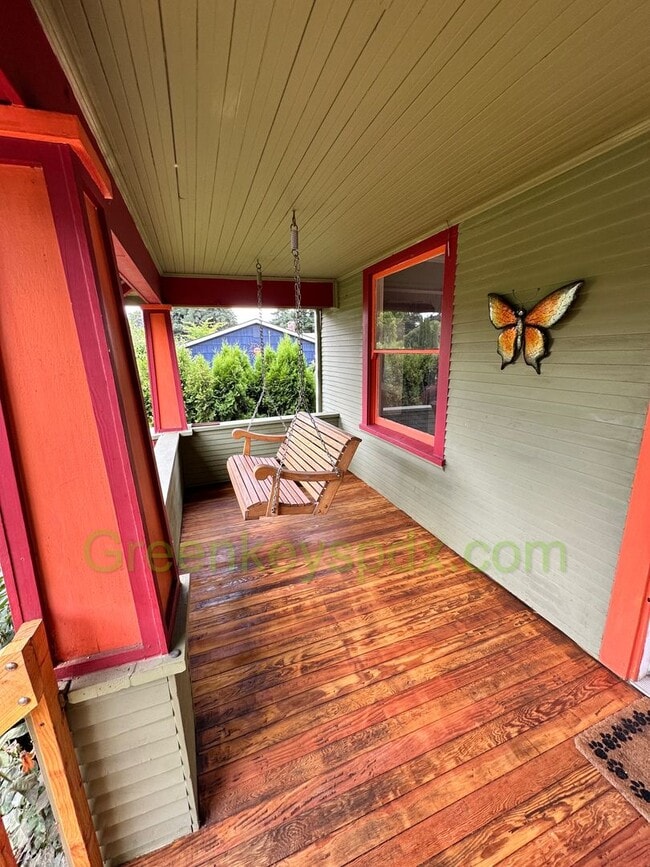 Building Photo - 2-Bedroom House with Fully Fenced Backyard...