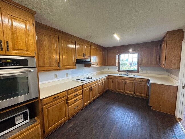 Building Photo - 120 Roy Dr