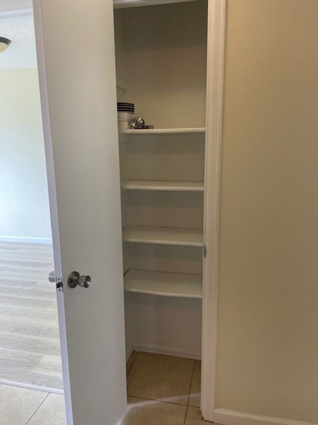 Building Photo - House For Lease