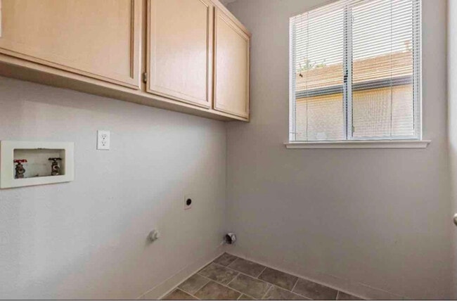 Building Photo - 1247 Arbor Ct