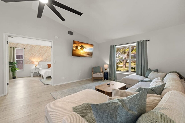 Building Photo - 1518 Wexford Dr E