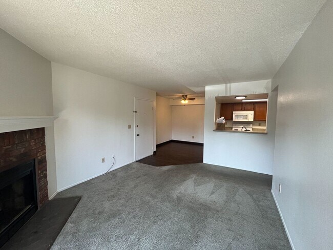Building Photo - ** Move in Special** Nice 2 bed 1 bath in ...