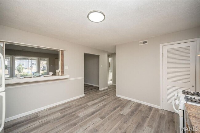 Building Photo - 9813 Winkler Dr