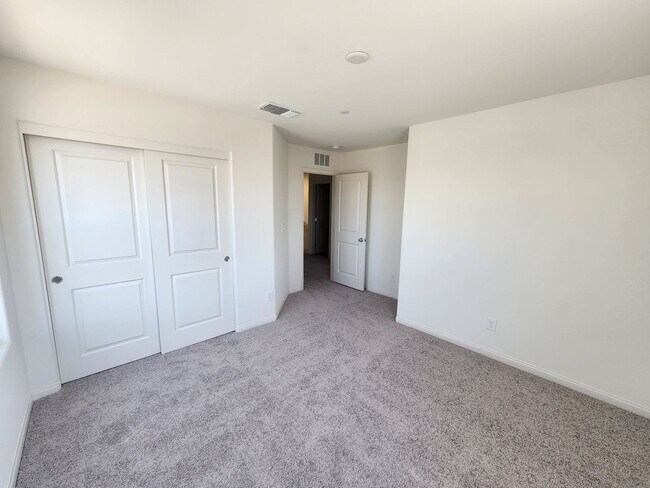 Building Photo - Gorgeous 3bed/2.5bath/2Car home located in Insirada