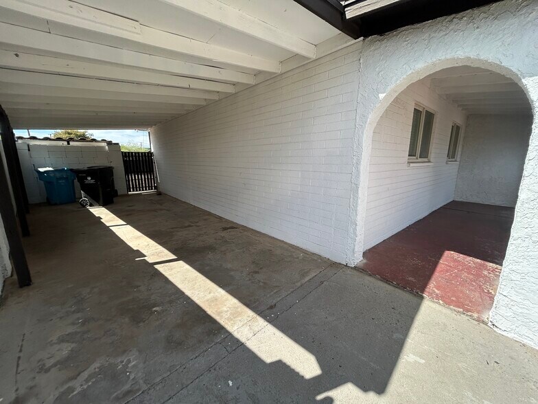 Building Photo - 3062 N 42nd Ave