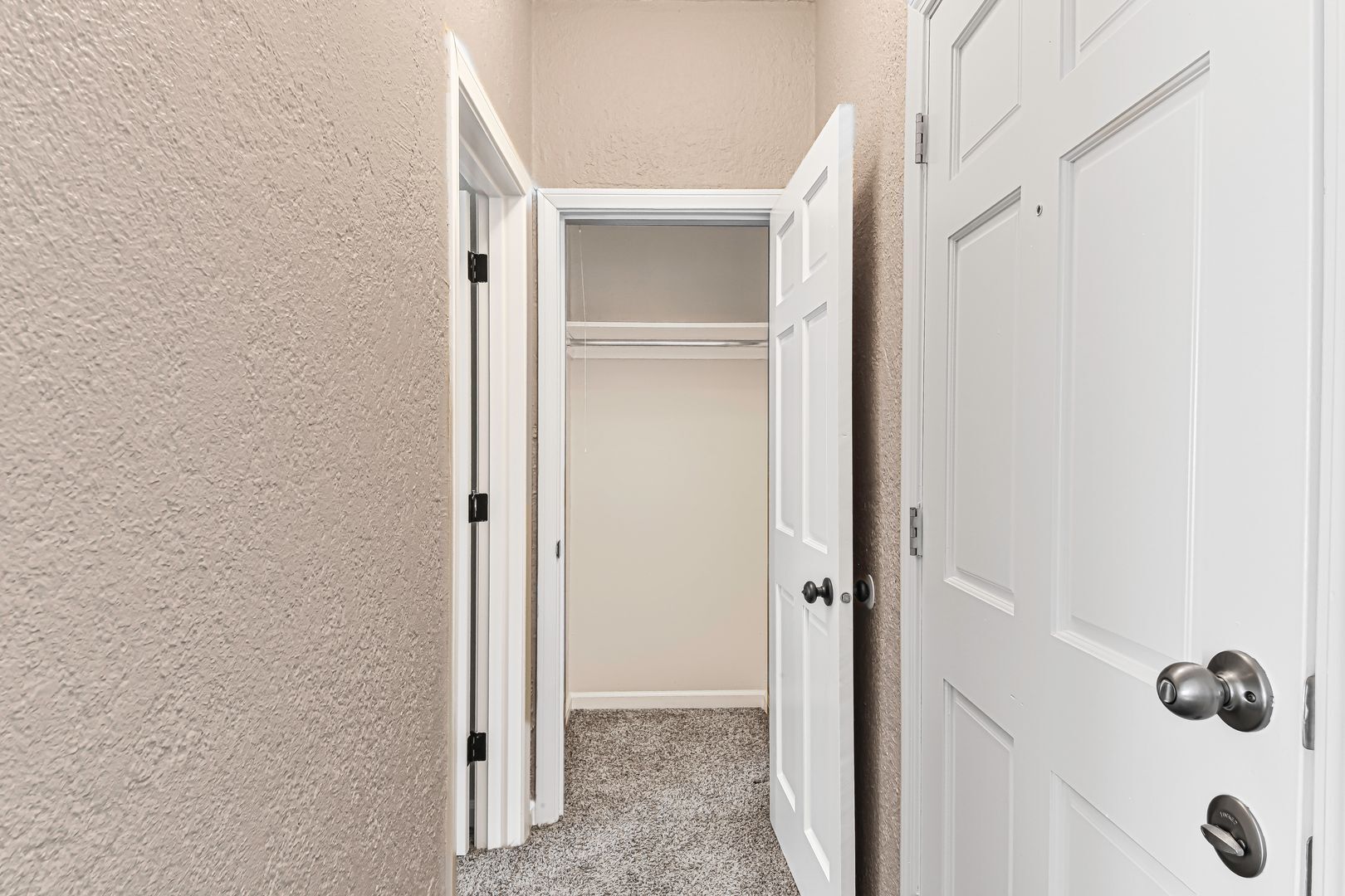 Building Photo - 1324 N Peterson Ave