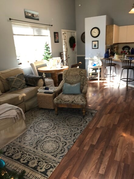 Building Photo - 873 Halifax Dr