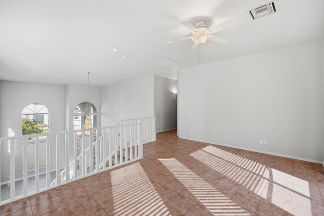 Building Photo - 1425 W Commerce Ave