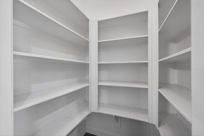 Building Photo - 6272 N Fawnlake Dr