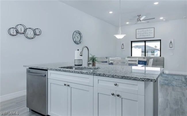 Building Photo - 335 SW 47th Terrace