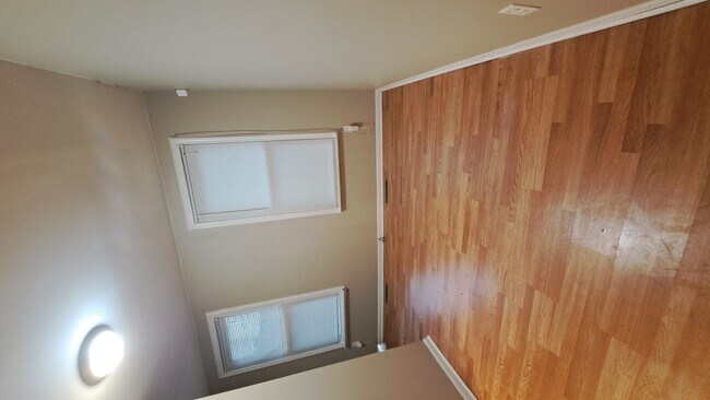 Building Photo - 244 E 92nd St