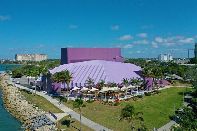 Building Photo - 1156 Cocoanut Ave