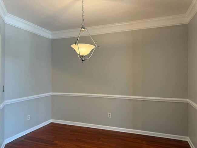 Building Photo - Stunning 4 BR / 3.5 Bath Townhome in Atlanta!