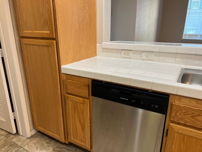 Building Photo - Great 2-bedroom 2 bath condo with A/C, 1 car garage and additional