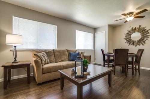 Building Photo - 1 bedroom in Dallas TX 75206