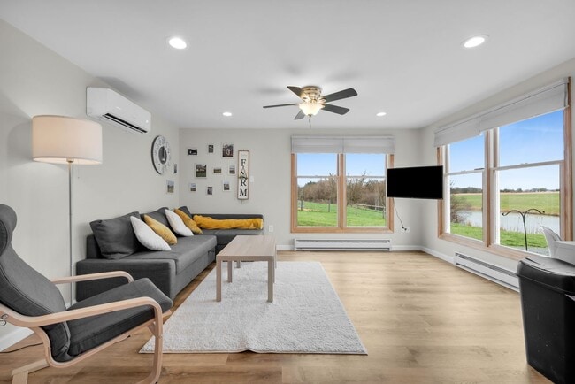 Building Photo - Fully Furnished Bright & Comfortable 1-Bedroom Cottage Available for Rent