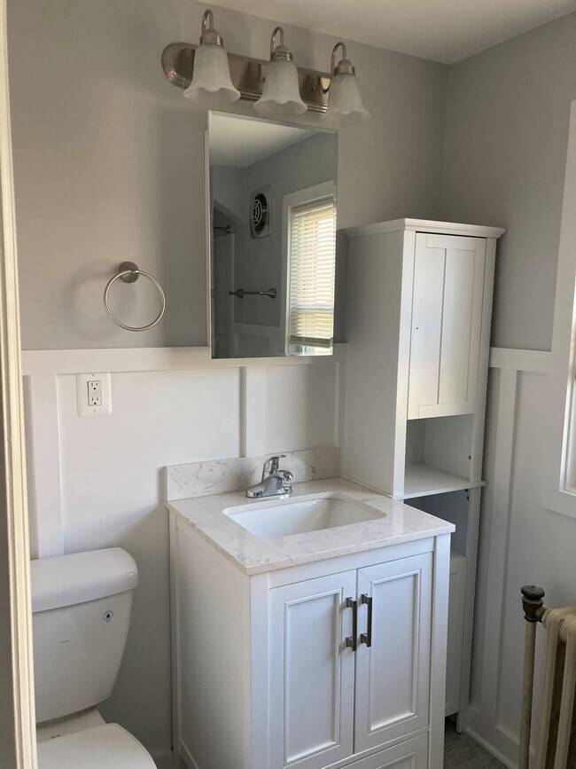 Building Photo - White House Apartments