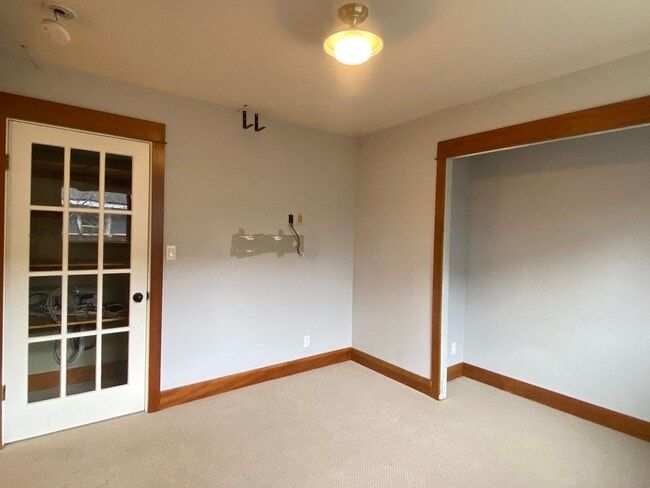 Building Photo - *Unfurnished* Charming, updated and walkable west side 3 BR + den/office