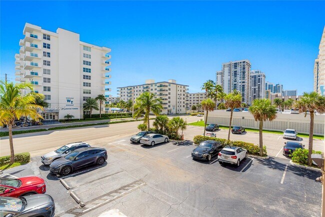 Building Photo - 1410 S Ocean Dr