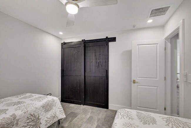 Building Photo - 1261 Singer Dr
