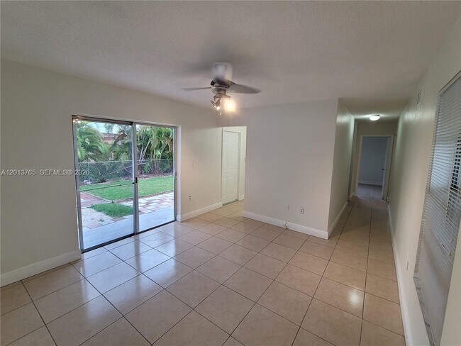 Building Photo - 3425 SW 89th Ave