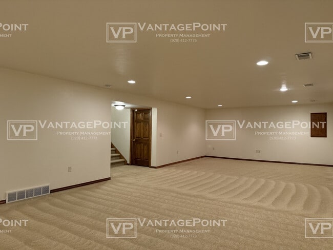 Building Photo - 2071 River Point Ct