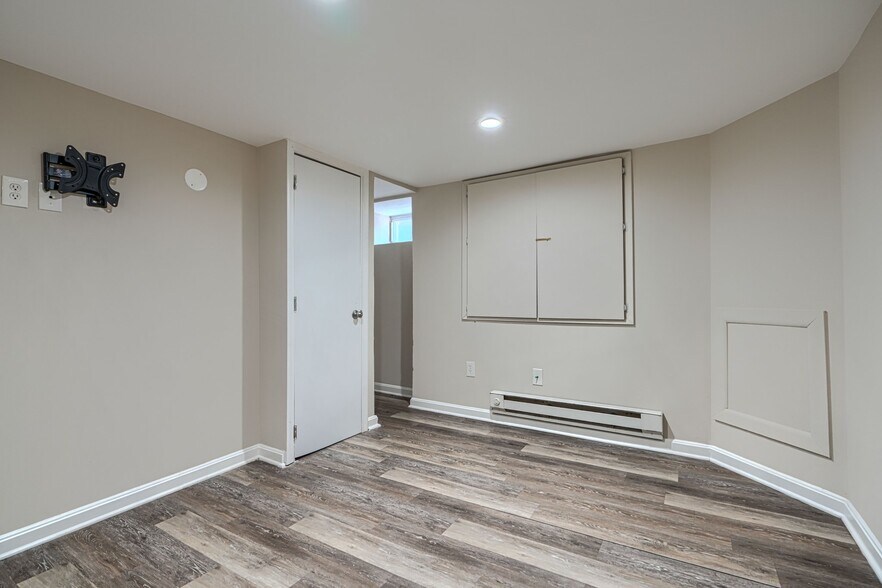 Building Photo - 4041 Wilkens Ave
